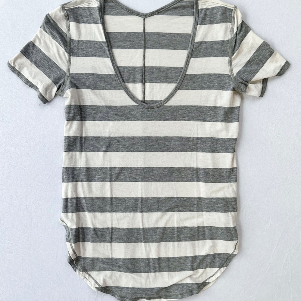 Lululemon Women's Short Sleeve Athletic Striped Shirt Yoga Side Slits Relaxed